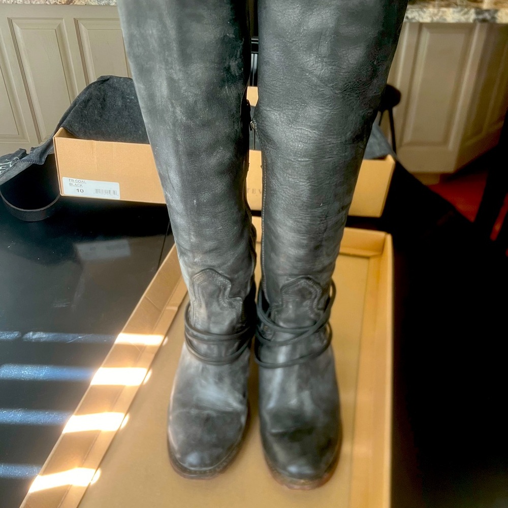 Freebird by Steve Madden FB-Coal boots 10.